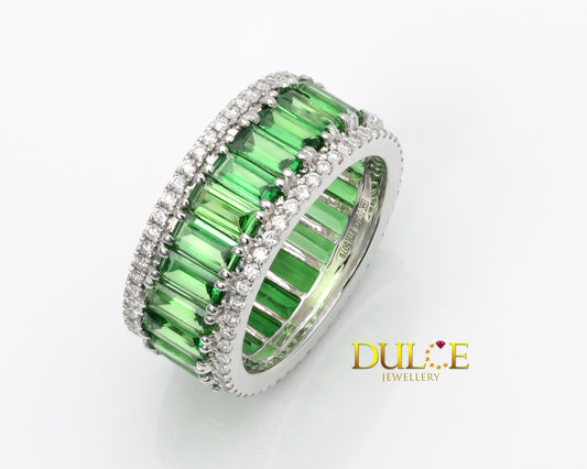 18K Gold Tsavorite & Diamond Ring